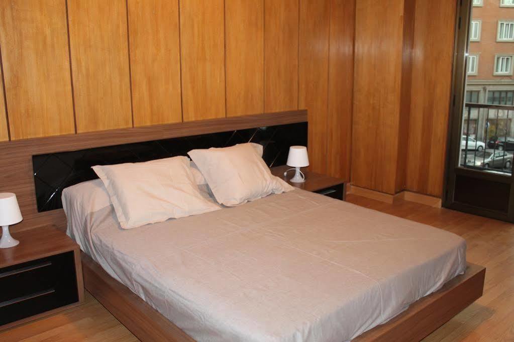 Apartamentos Rialto Madrid Exterior photo