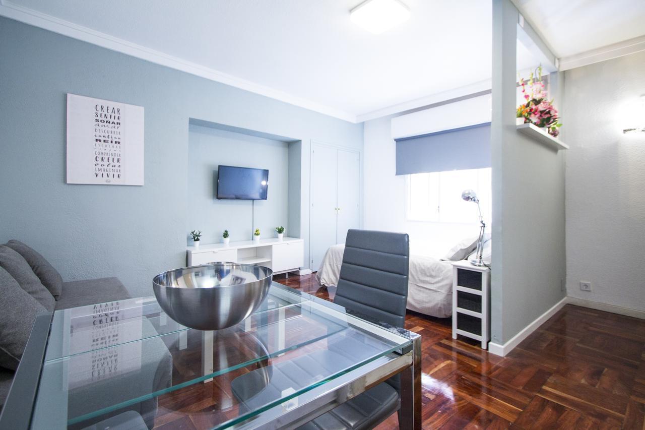 Apartamentos Rialto Madrid Exterior photo