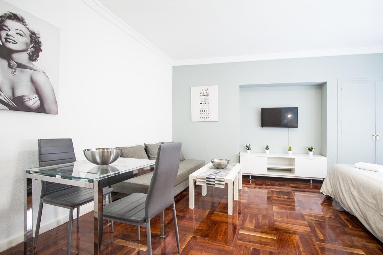 Apartamentos Rialto Madrid Exterior photo